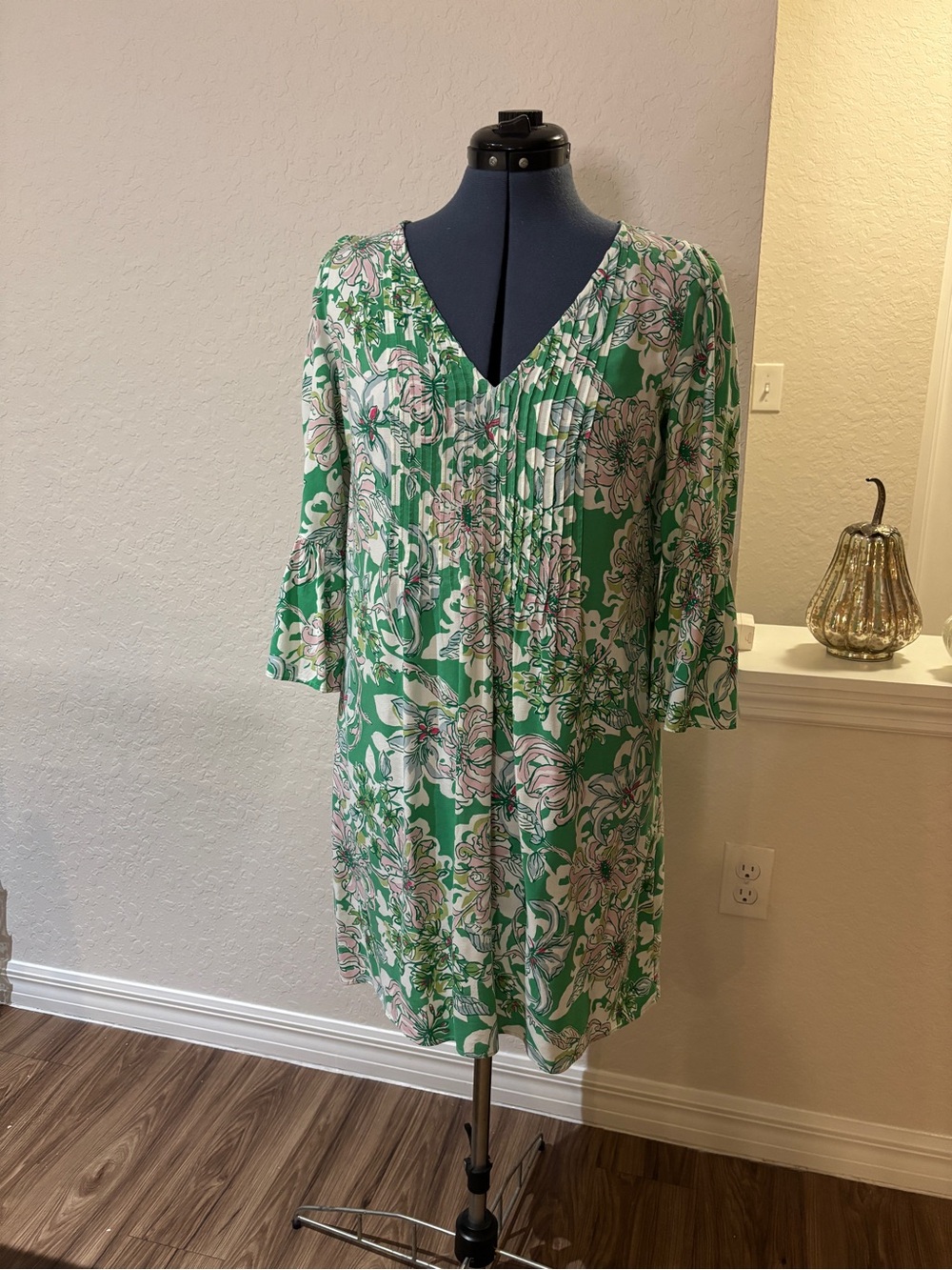 Lilly Pulitzer Green Floral V-Neck Shift Dress with Pink and Cream Blooms